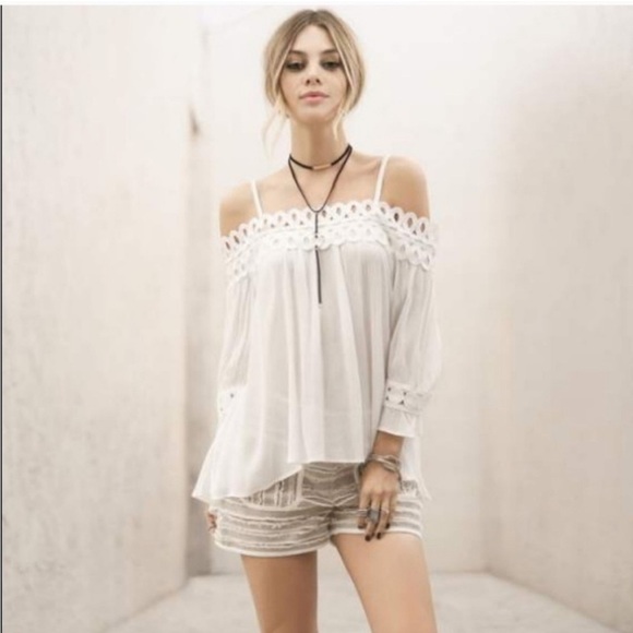 Moon River Cream Lacey Trim Top Size Small - Picture 12 of 13